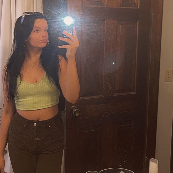 Meet your Posher, Addison - Picture 1 of 1